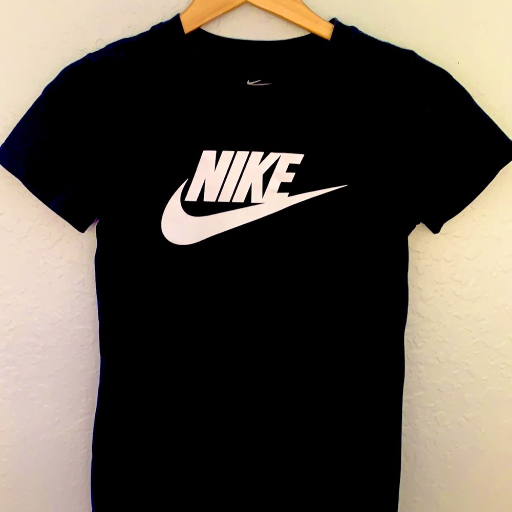 Black Nike Sportswear Essential